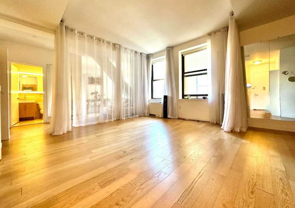 Listing photo 1 of 5