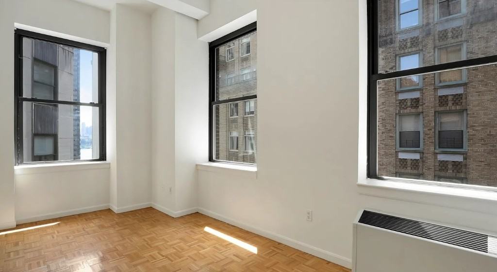 Listing photo 1 of 5