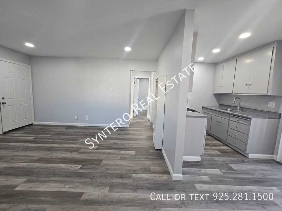 Listing photo 1 of 5