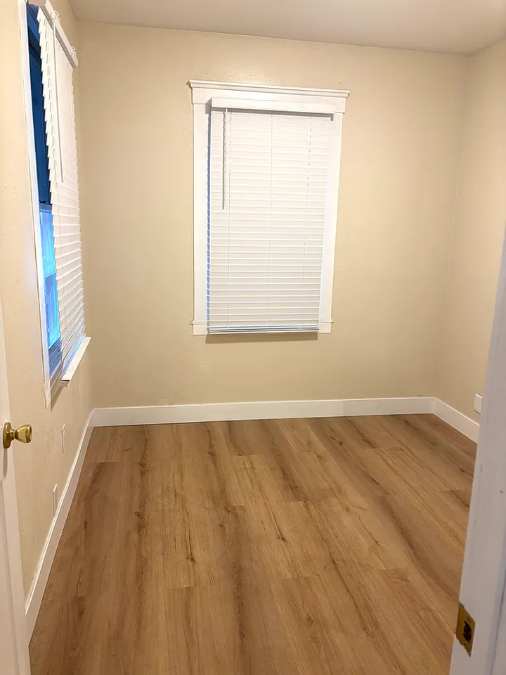 Listing photo 1 of 5