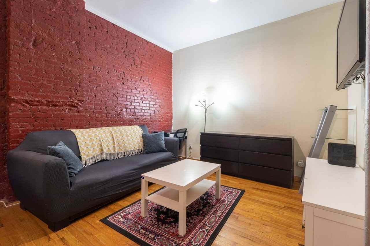 Listing photo 1 of 5