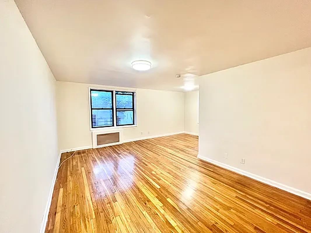 Listing photo 1 of 5