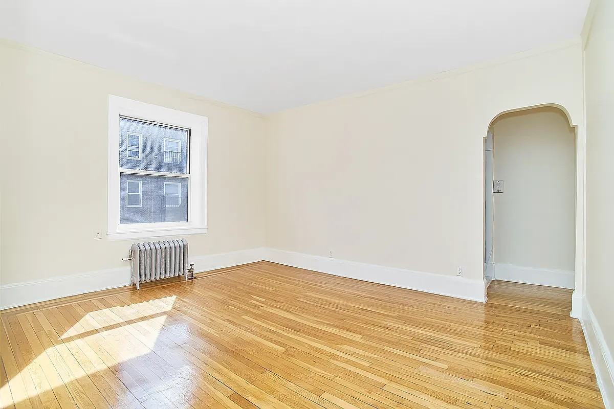 Listing photo 1 of 5