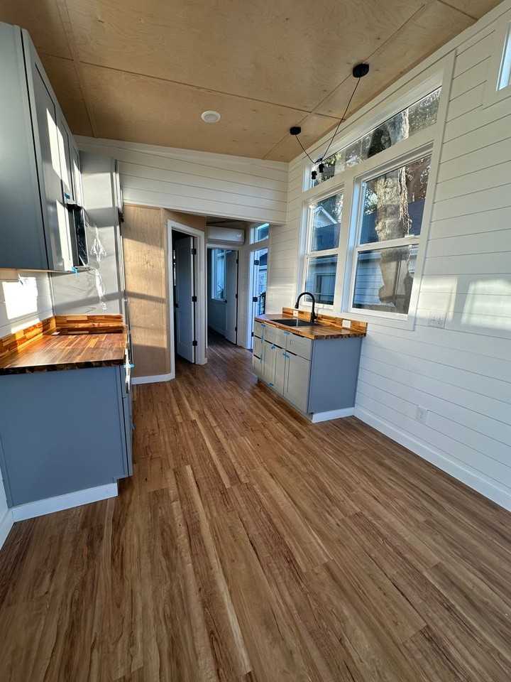 Listing photo 1 of 5