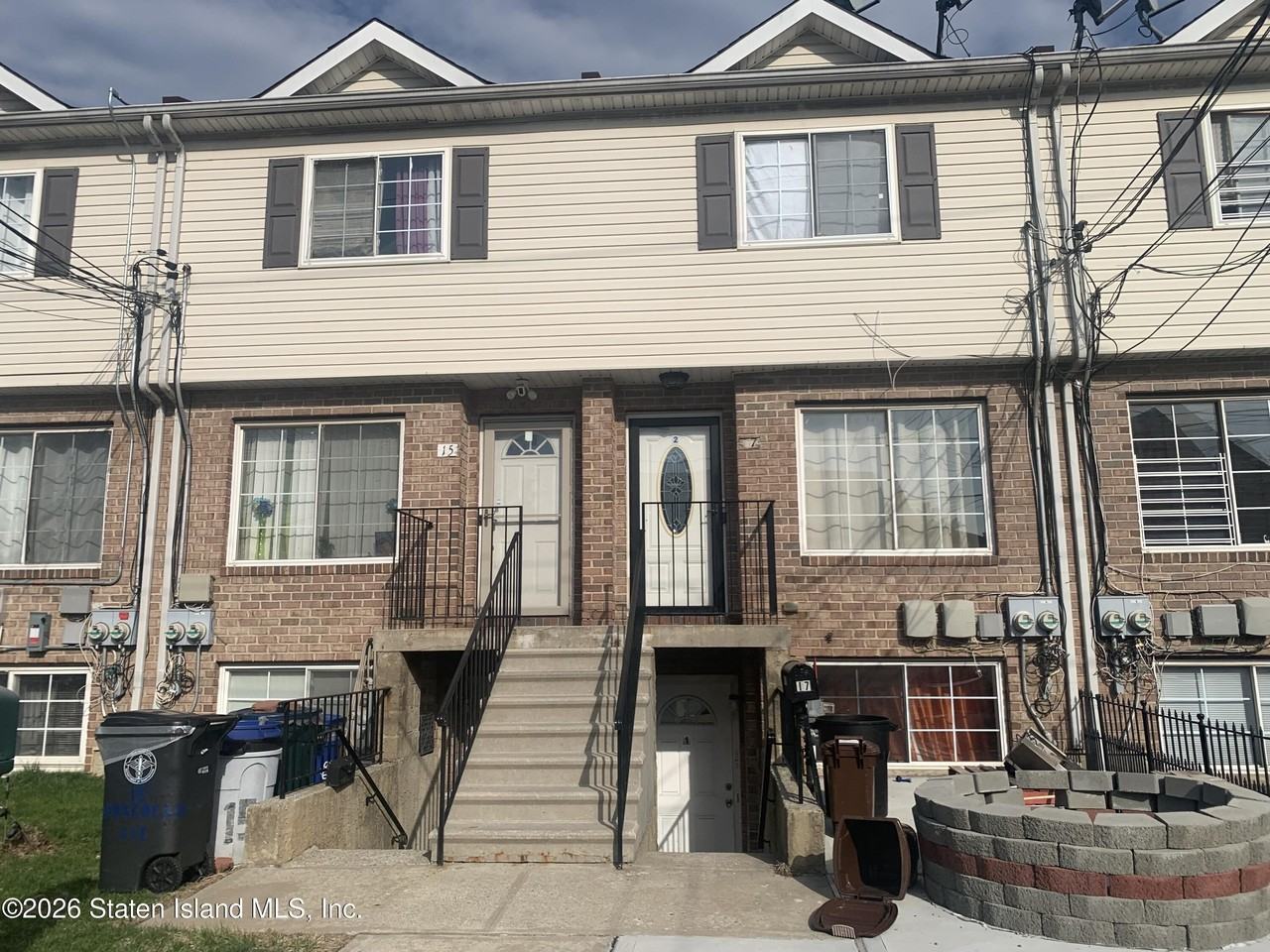 Listing photo 1 of 5