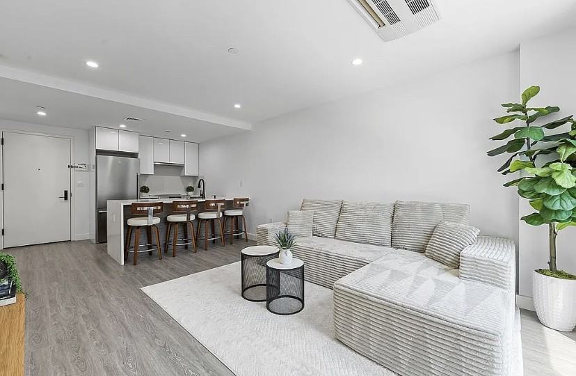 Listing photo 1 of 5