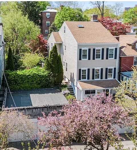 Listing photo 1 of 5