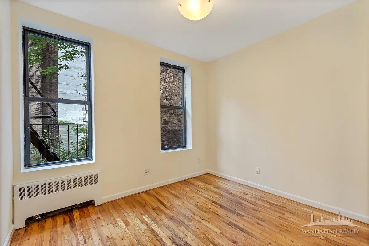 Listing photo 1 of 4