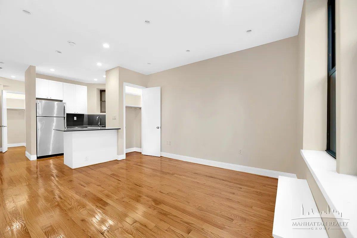 Listing photo 1 of 5