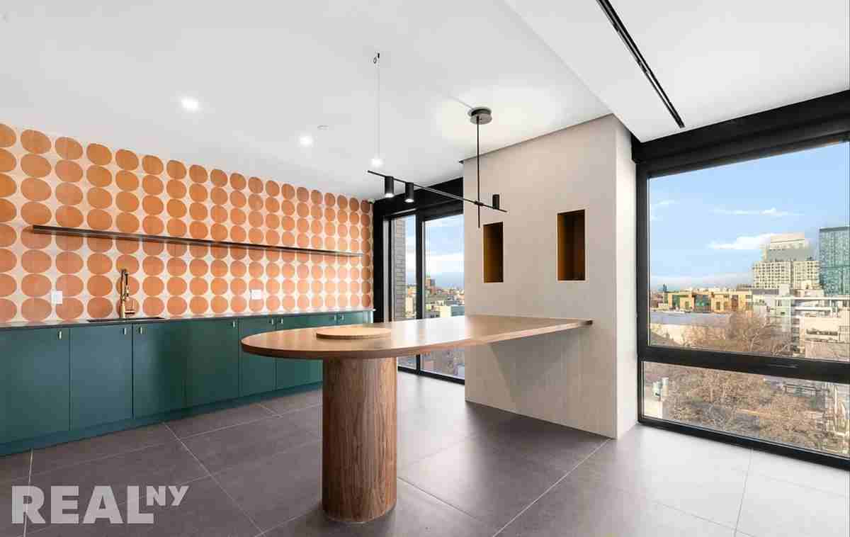 Listing photo 1 of 5