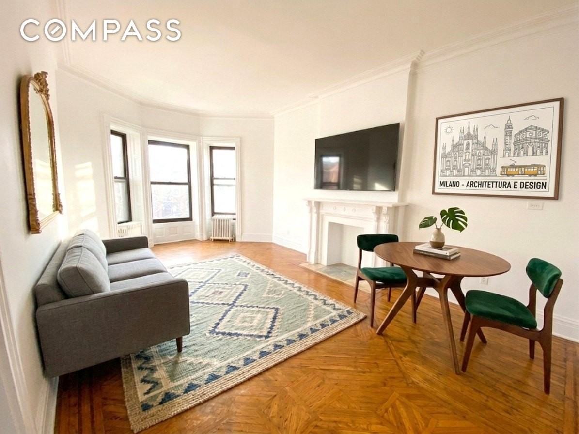 Listing photo 1 of 5