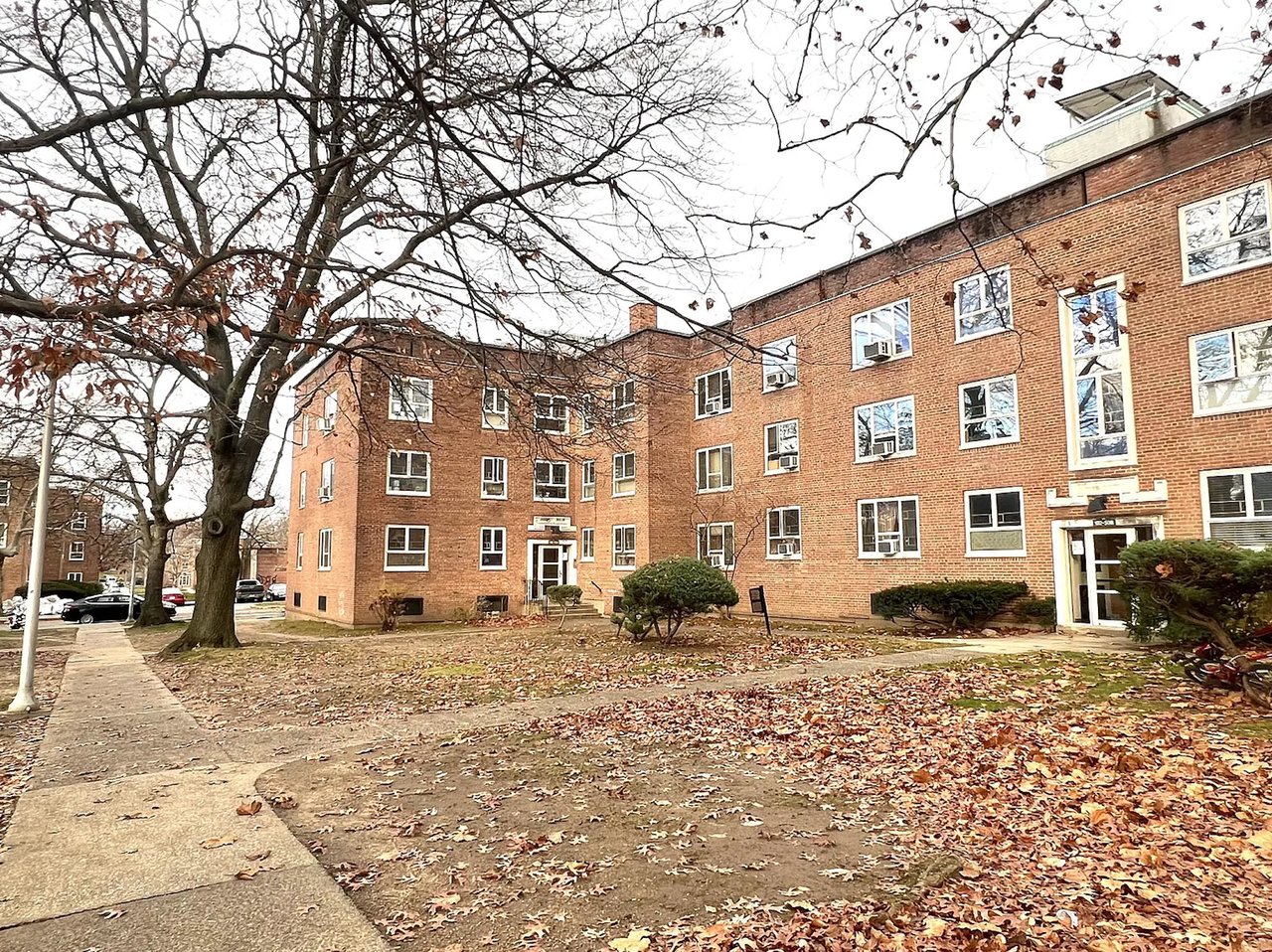 Listing photo 1 of 5