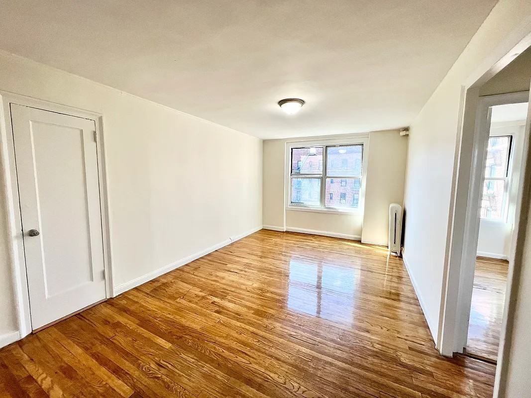 Listing photo 1 of 5