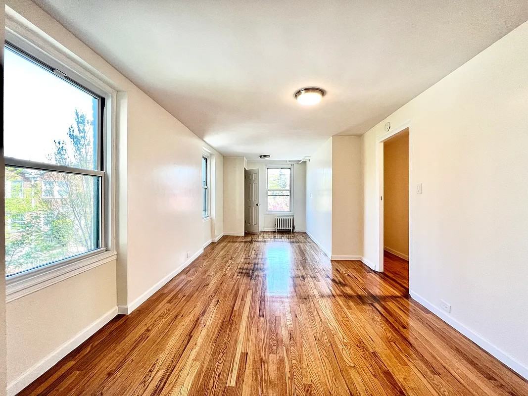 Listing photo 1 of 5