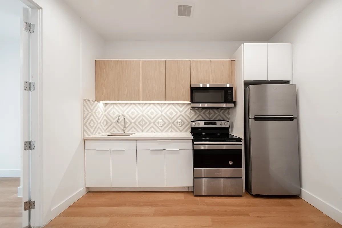 Listing photo 1 of 5