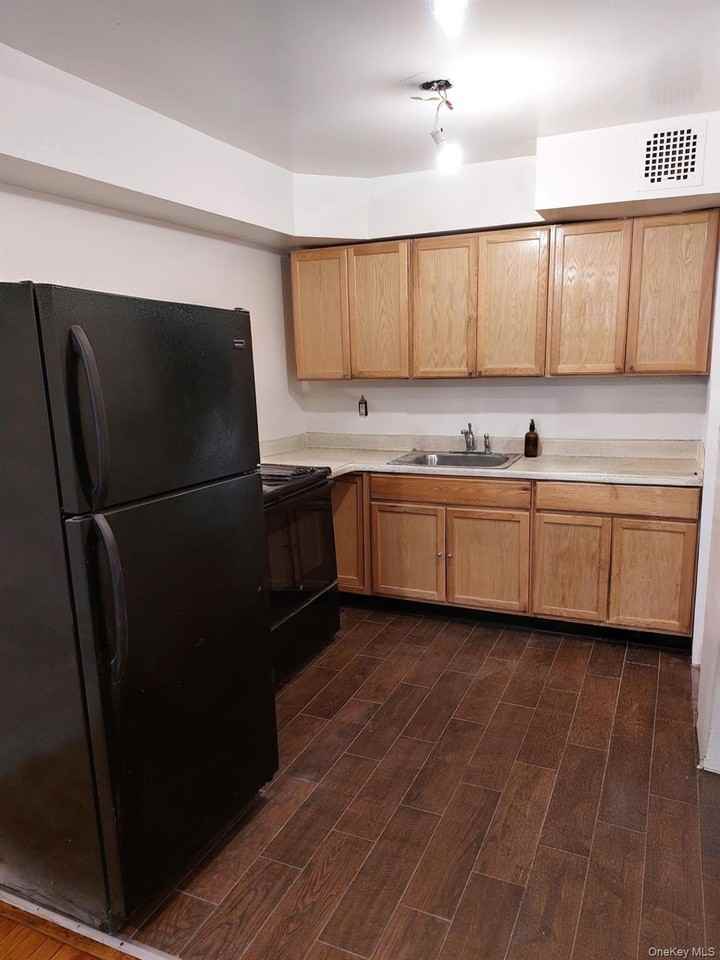 Listing photo 1 of 5