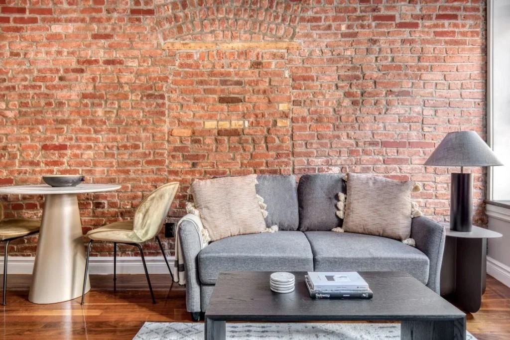 Listing photo 1 of 5