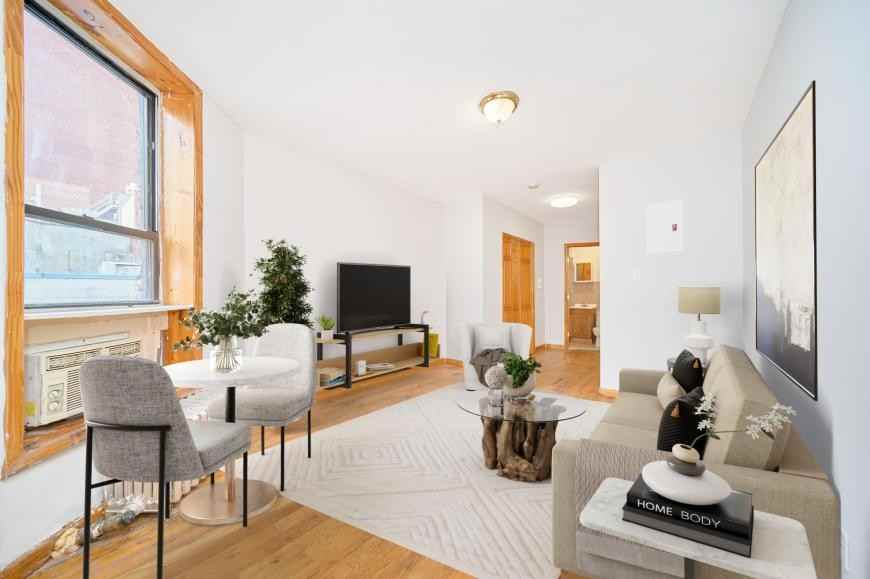 Listing photo 1 of 5