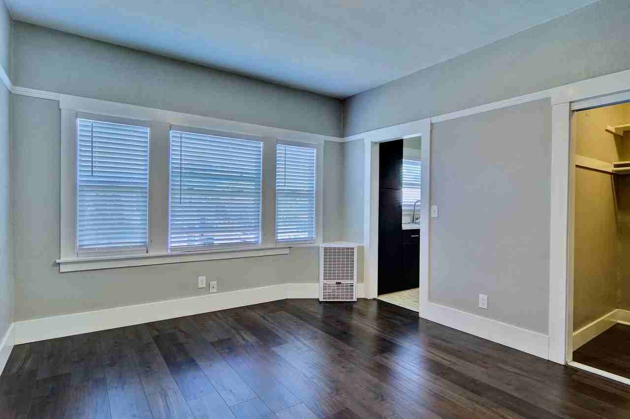 Listing photo 1 of 5