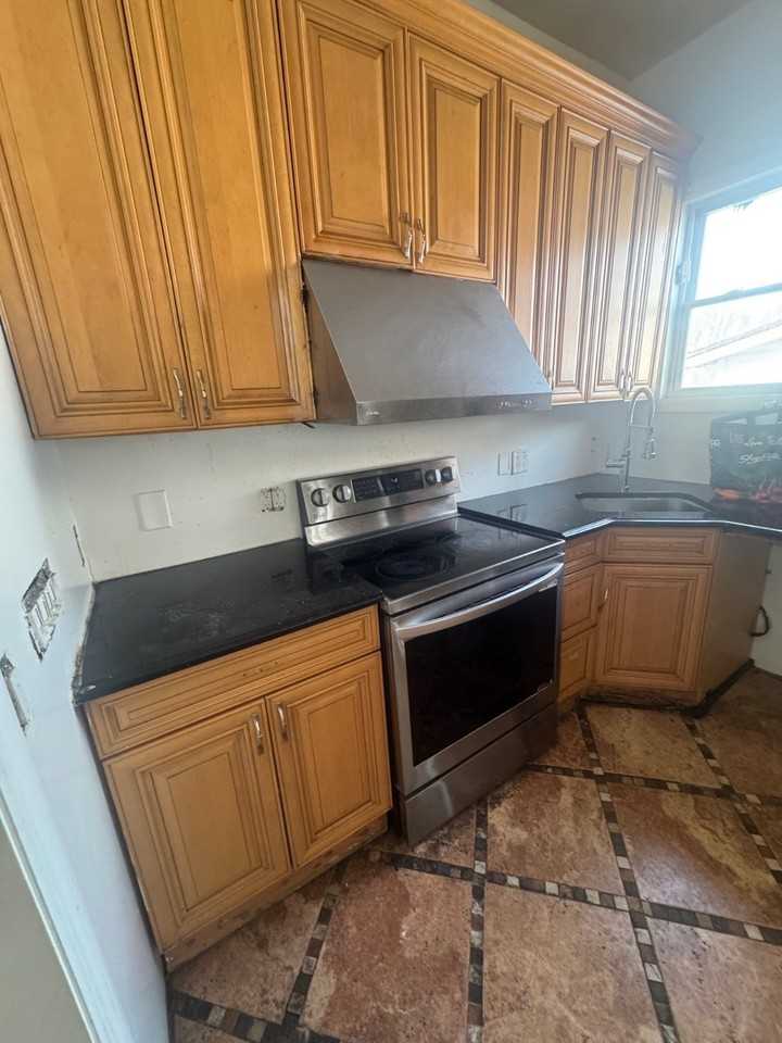 Listing photo 1 of 5