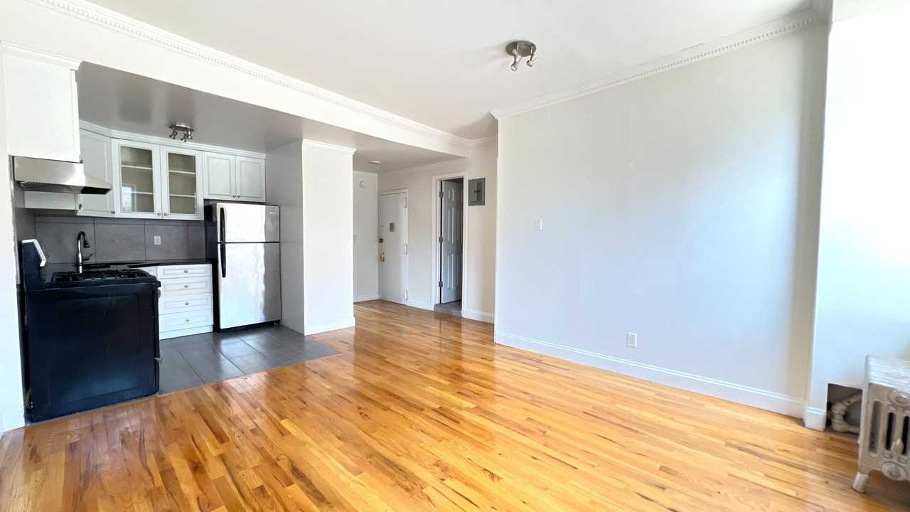 Listing photo 1 of 5
