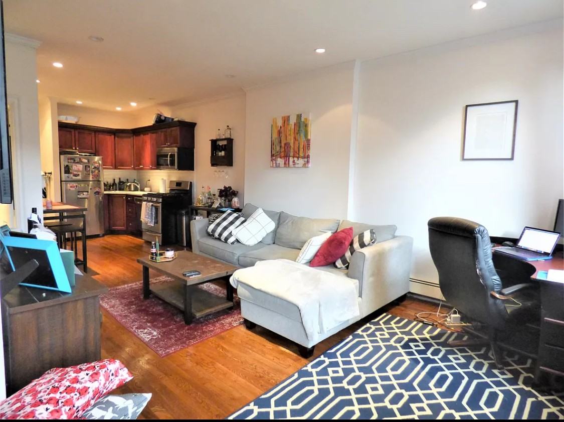 Listing photo 1 of 5