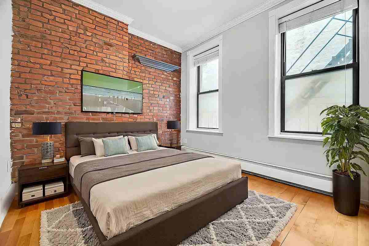 Listing photo 1 of 5