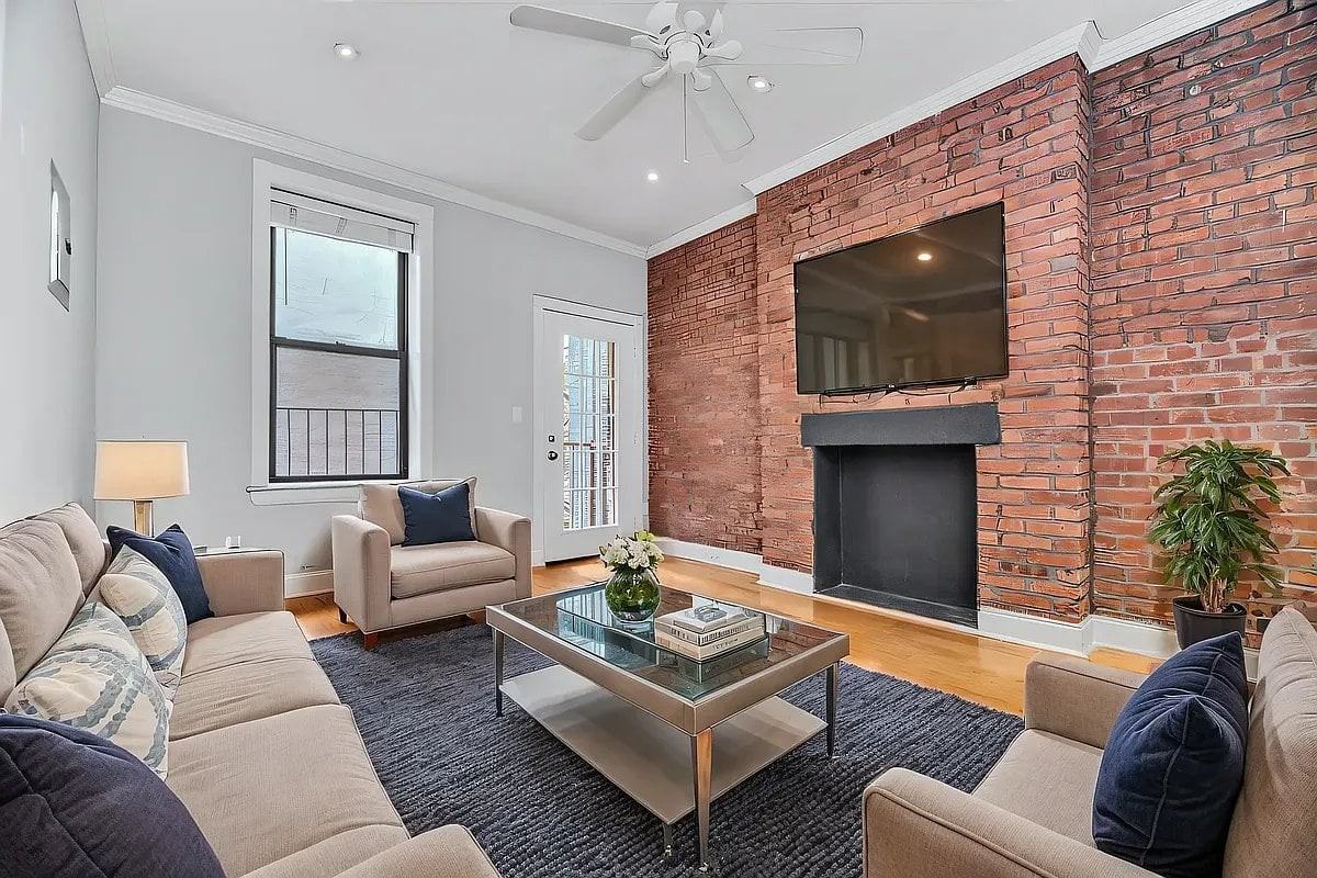 Listing photo 1 of 5