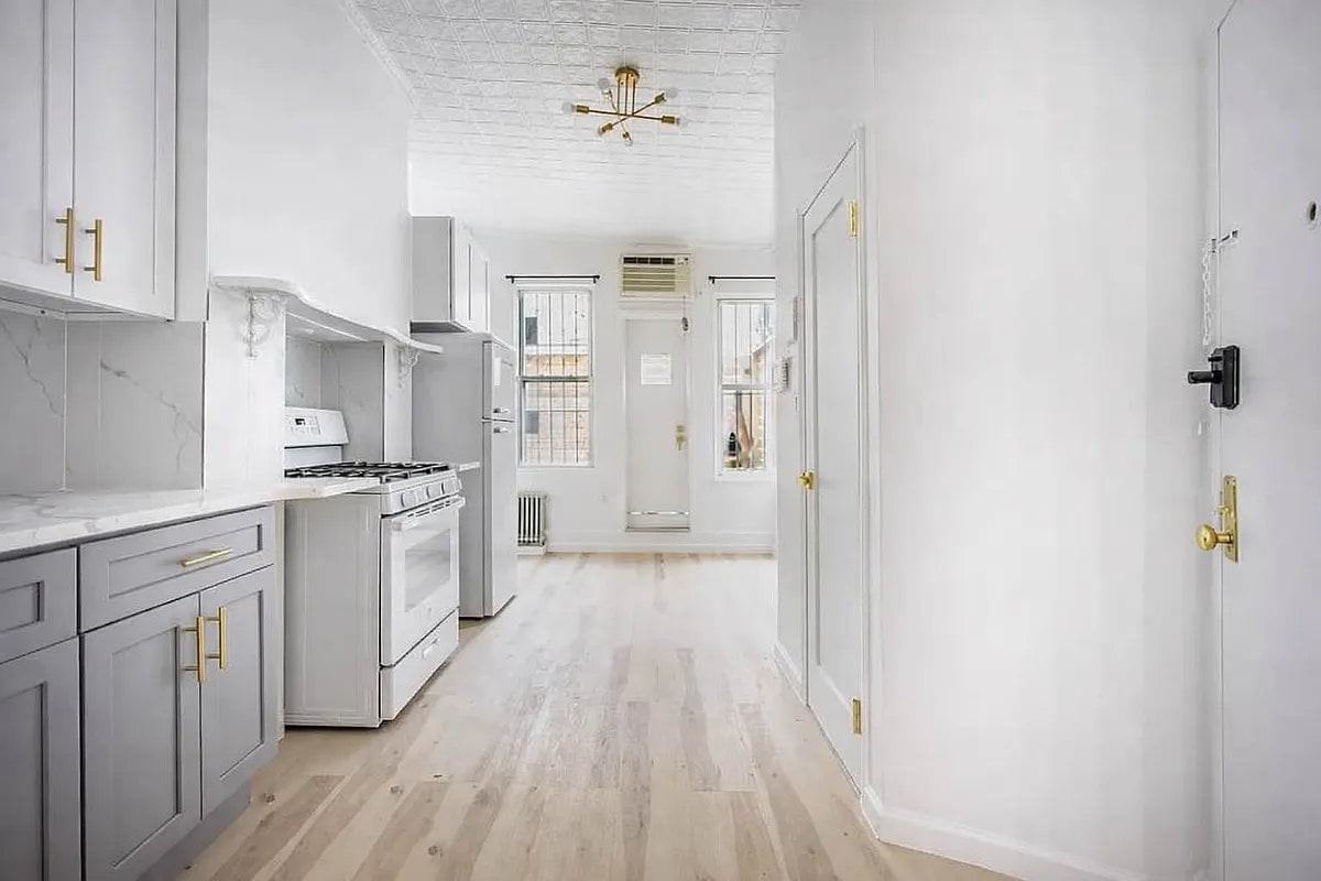 Listing photo 1 of 4