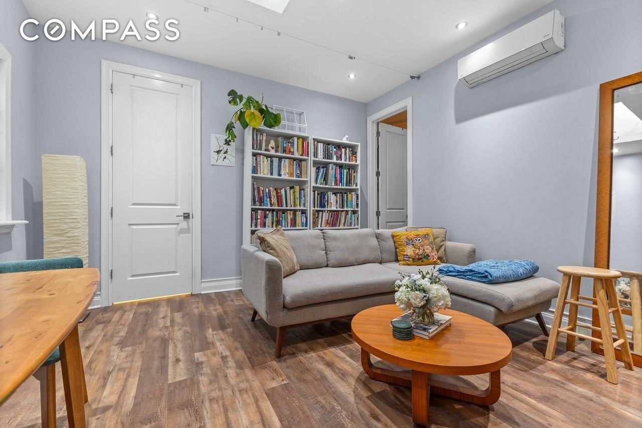 Listing photo 1 of 5