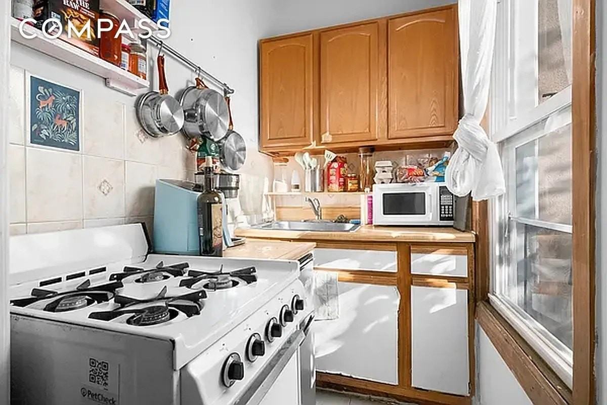 Listing photo 1 of 3