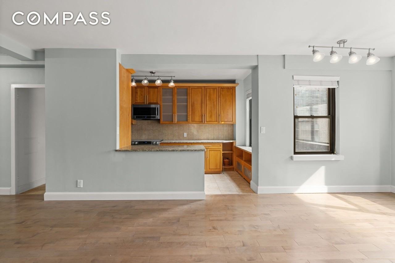 Listing photo 1 of 5