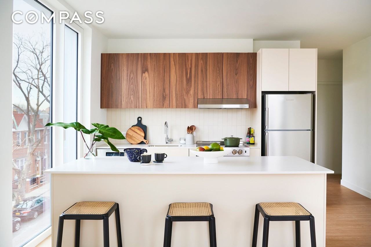 Listing photo 1 of 5