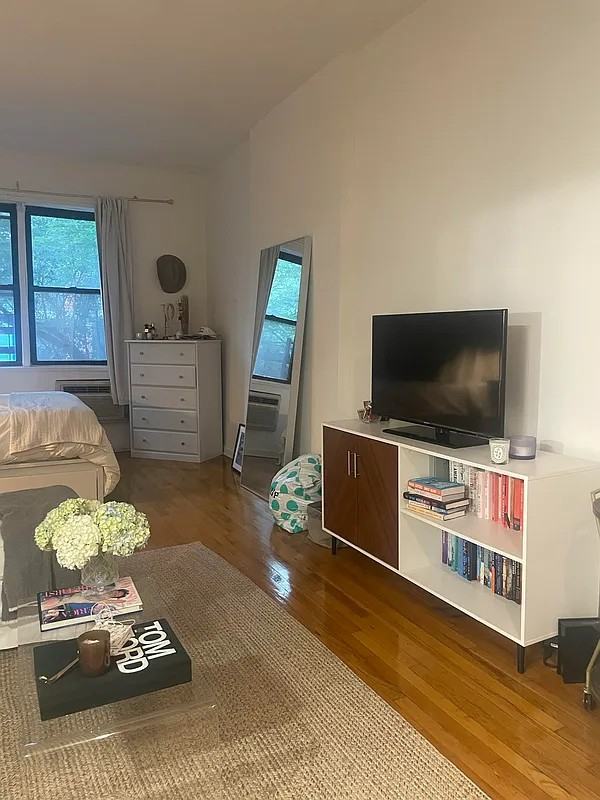 Listing photo 1 of 5