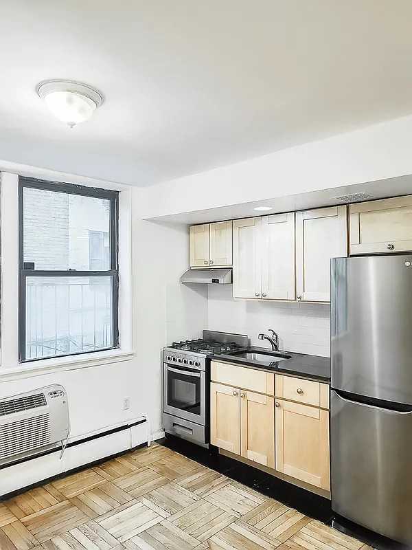 Listing photo 1 of 5