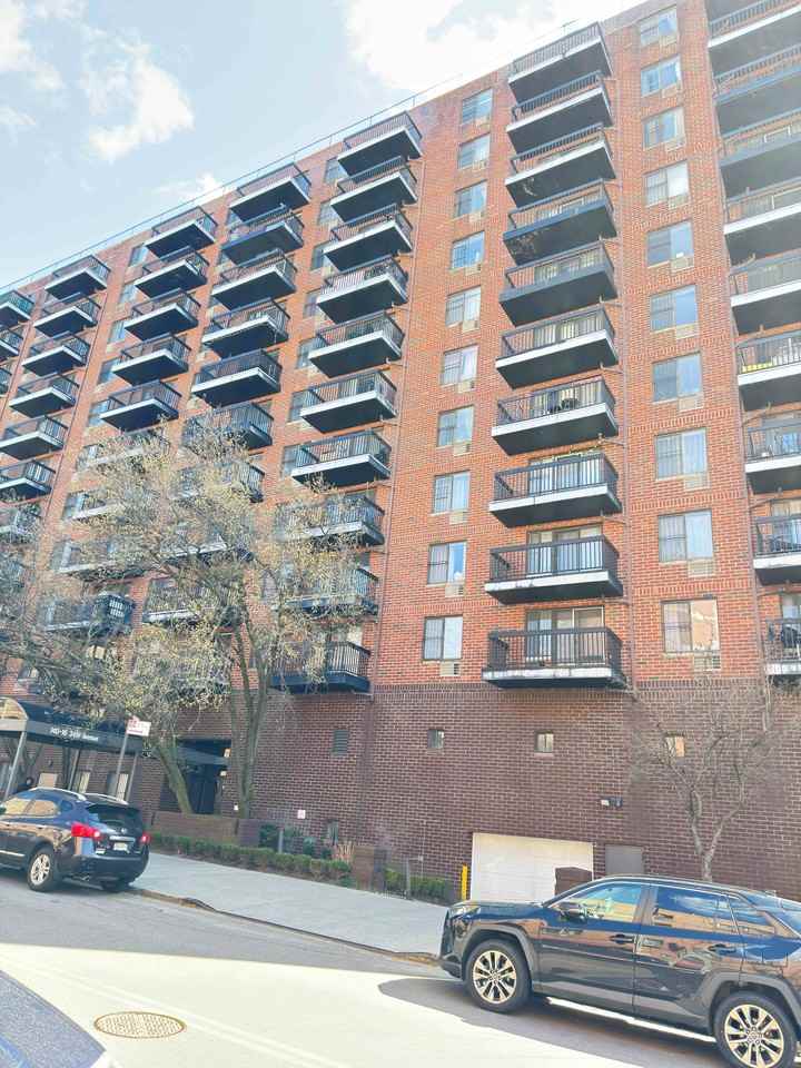 Listing photo 1 of 5