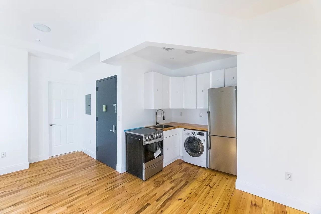 Listing photo 1 of 5