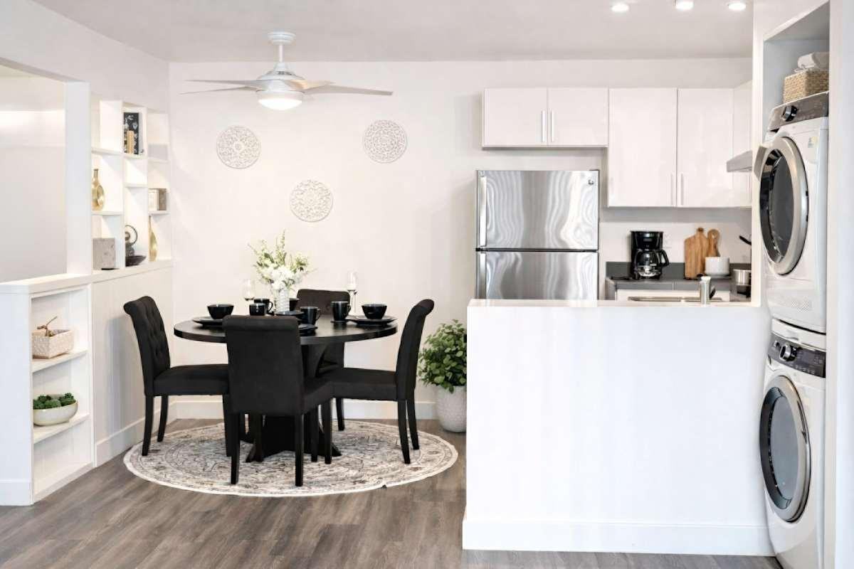 Listing photo 1 of 5