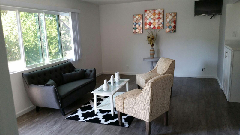 Listing photo 1 of 5