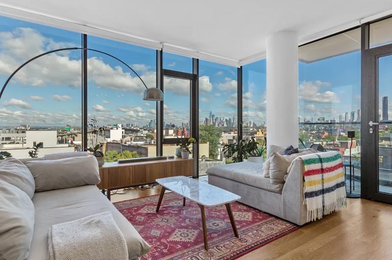 Listing photo 1 of 5