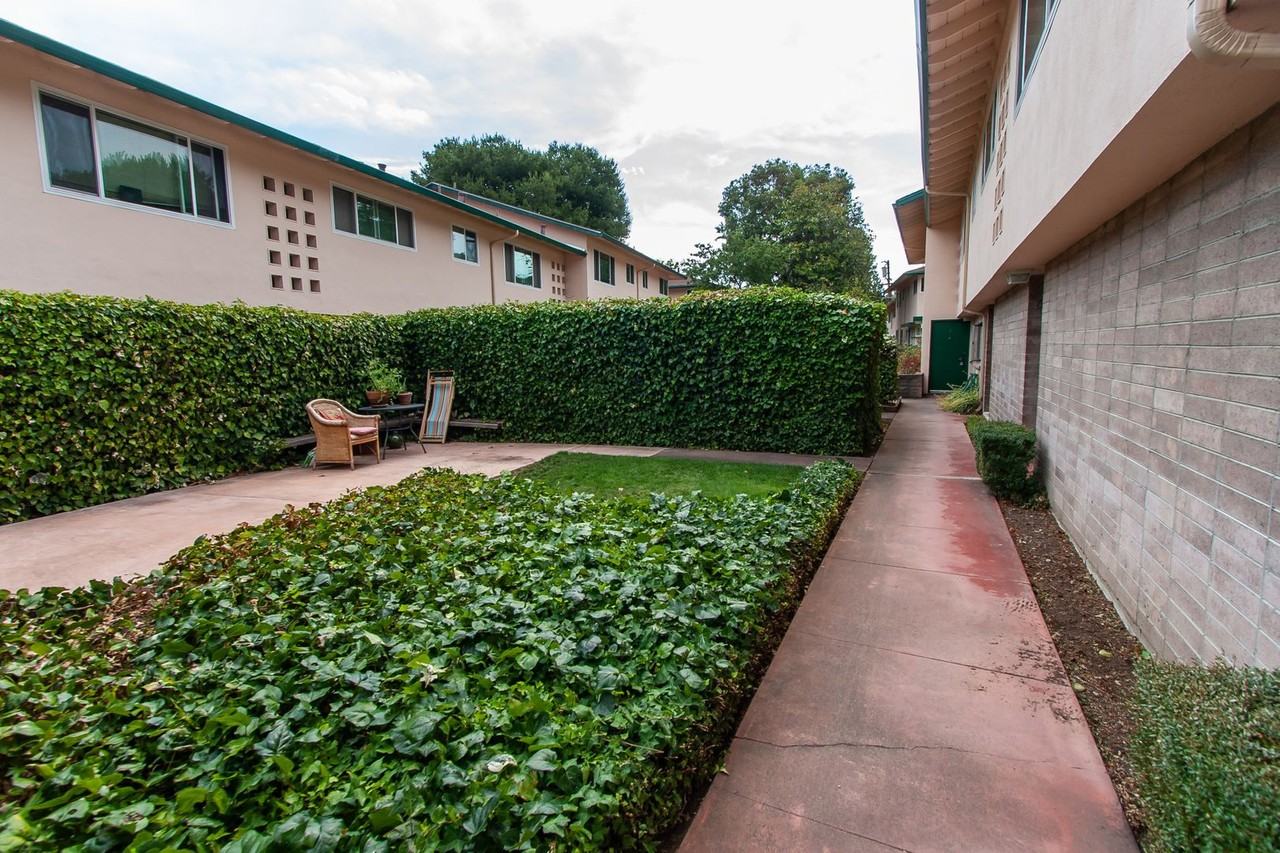 Listing photo 1 of 5