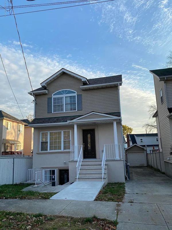 Listing photo 1 of 5