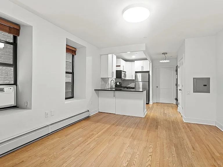 Listing photo 1 of 5