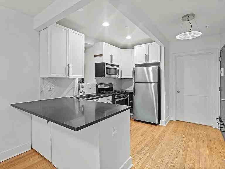 Listing photo 1 of 5