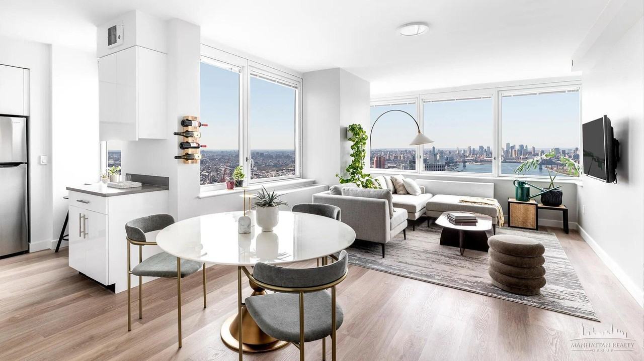 Listing photo 1 of 5