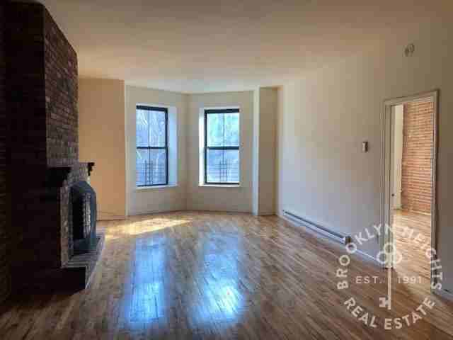 Listing photo 1 of 5