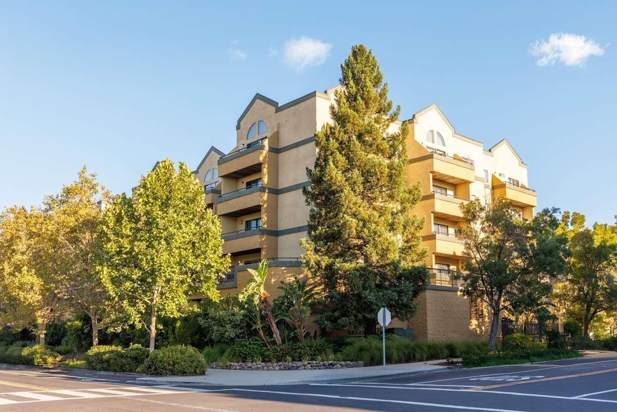 Listing photo 1 of 5