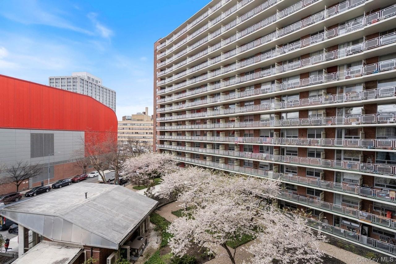 Listing photo 1 of 5