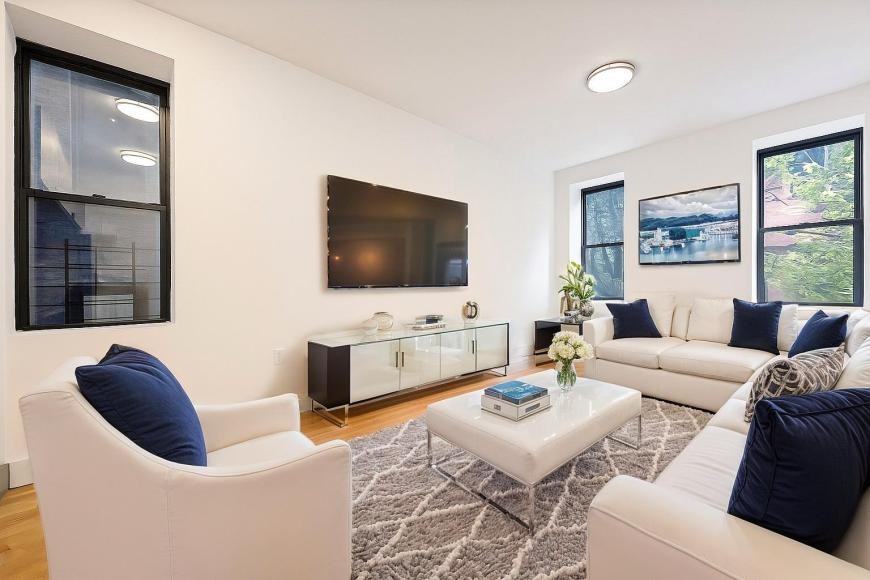 Listing photo 1 of 5