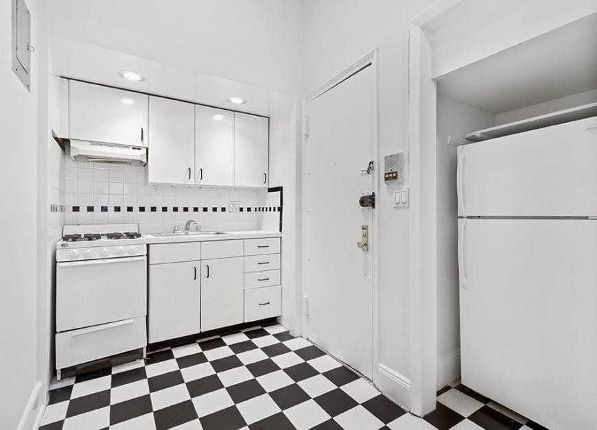 Listing photo 1 of 5